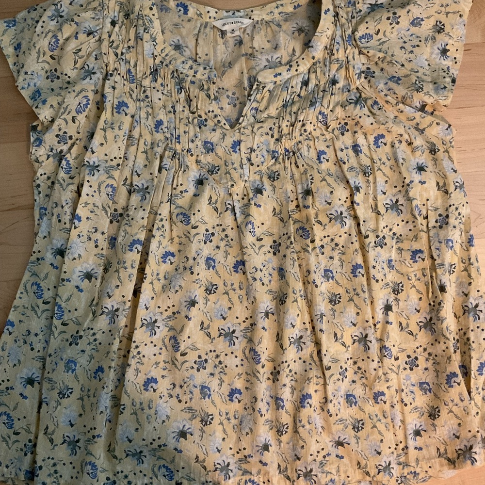 Lucky Brand Yellow Floral Short-Sleeve top with Blue Print